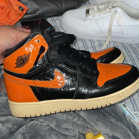 Woman’s Jordan’s
Shattered backboard - Picture 2 of 7